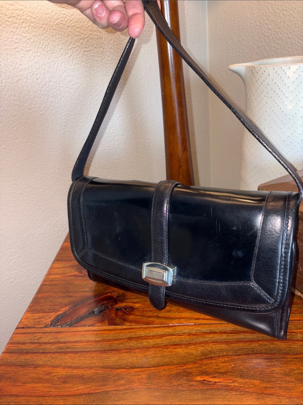 Vintage Black patent Leather Crossbody Bag with Silver Clasp 723734
